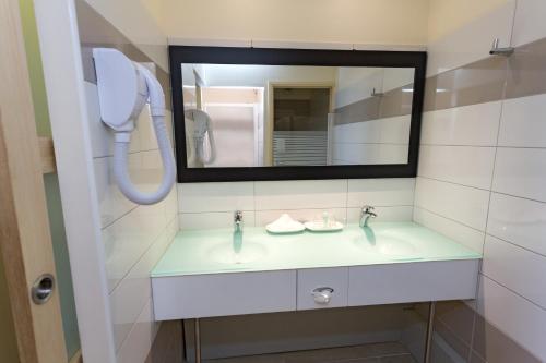 Bilik mandi di Hotel Austral