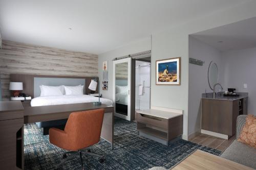 Katil atau katil-katil dalam bilik di Hampton Inn & Suites Manistee, Mi