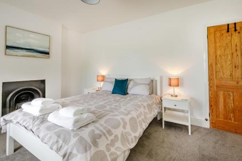 a bedroom with a bed with towels on it at Keeling in Exmouth