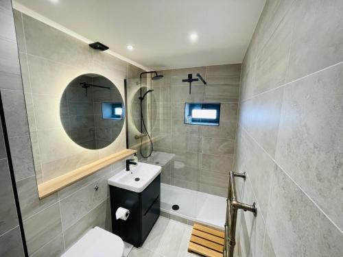 a bathroom with a sink and a mirror at The Farringdon Flat in London