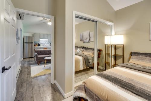 Un pat sau paturi într-o cameră la Wallkill Apartment with Private Patio 6 Mi to Town!