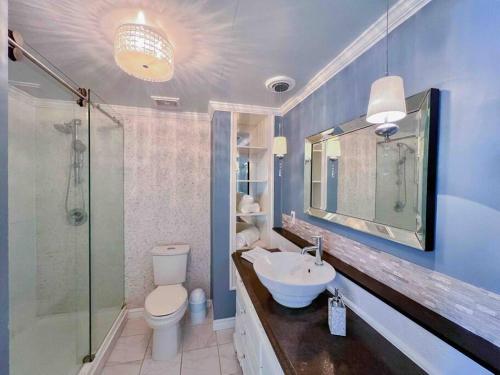 a bathroom with a toilet and a sink and a shower at Fully furnished Townhome with Driveway Near DT in Ottawa