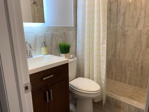 a bathroom with a toilet and a sink and a shower at Brooklyn Studios By The Beach in Brooklyn