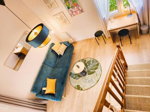 an overhead view of a living room with a blue couch at La Noé d'Or by Madame Conciergerie in Bruz