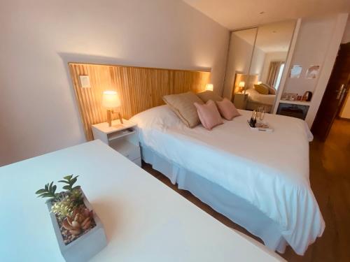 A bed or beds in a room at Tigre Urban Suites