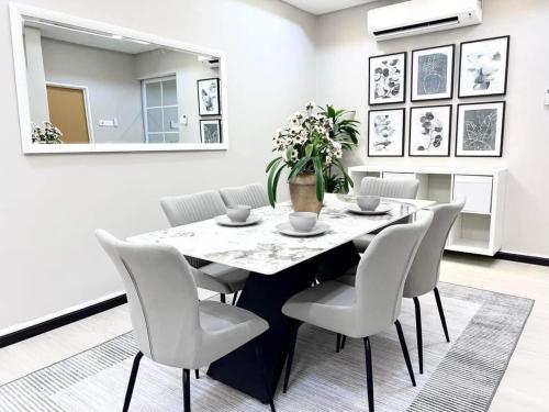 a dining room with a white table and chairs at Krisa Scarlet’s Farmhouse in San Fernando