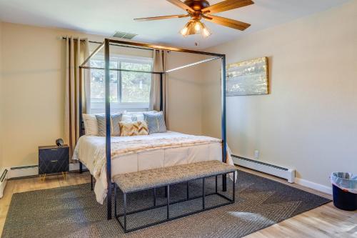 um quarto com uma cama e uma ventoinha de tecto em Spacious Casper Vacation Rental Near Downtown! em Casper