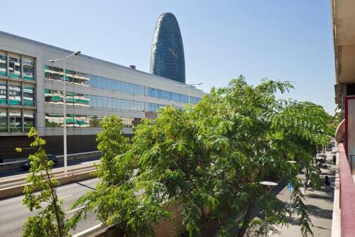 Glorias:Sagrada Familia 15 minutos - Playa 20 minutos