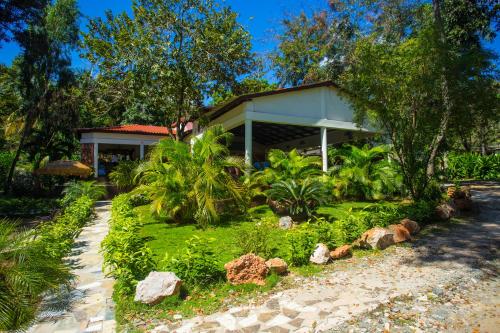 Jardin de l'établissement Auberge Villa Cana