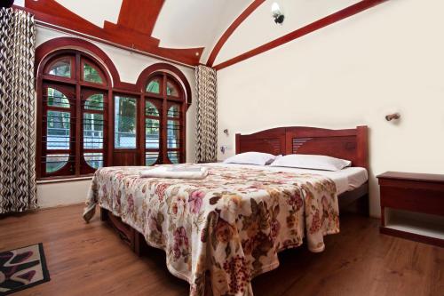 Llit o llits en una habitació de Aqua Castle Houseboat - by Aqua Jumbo Houseboats