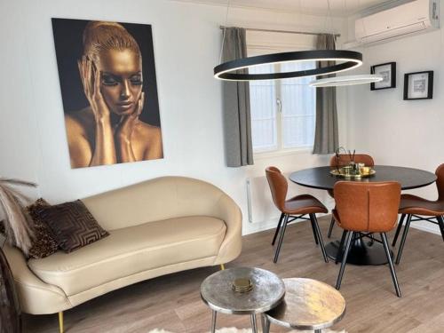 Posezení v ubytování Moderne chalet met airco in Blankenberge