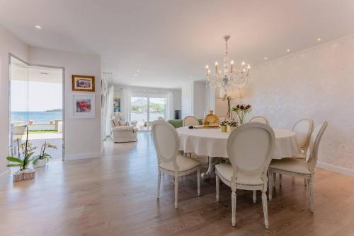 a dining room with a white table and chairs at CASA PRINCESA in Alcudia