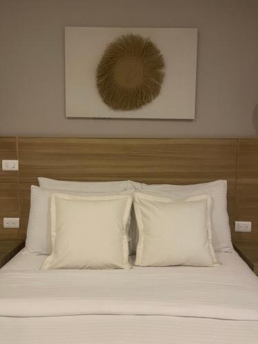 Moet Medellin Hotel tesisinde bir odada yatak veya yataklar