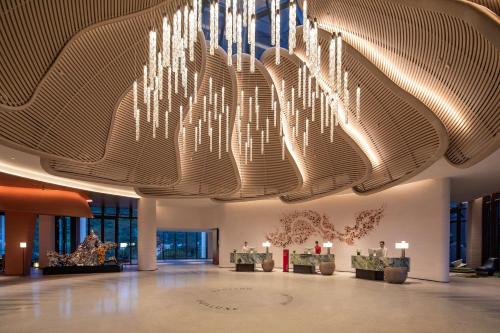 HUALUXE Sanya Yalong Bay Resort — Property building