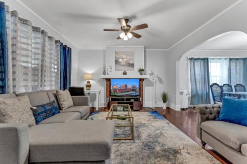 Gallery image of Renovated Main Floor Large 3 Bed House in Buffalo