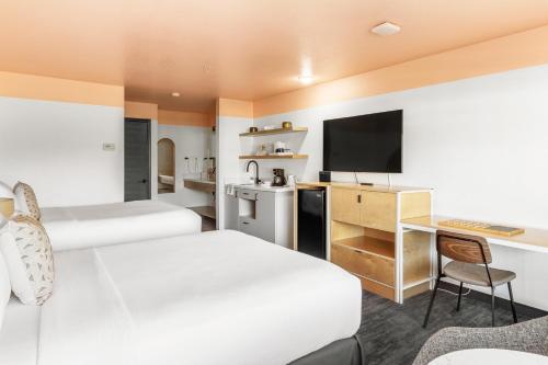 The Sandman Santa Rosa Sonoma, an Ascend Collection Hotelにあるベッド