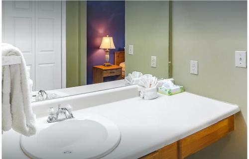 a bathroom with a white sink and a mirror at RRP Condo in Pigeon Forge