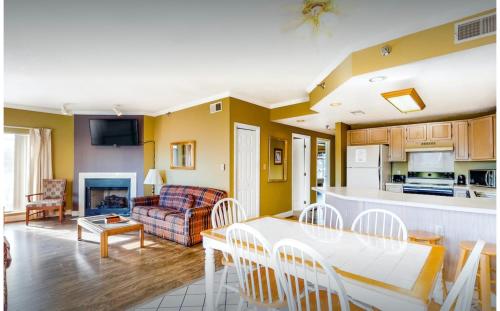 a kitchen and living room with a table and a couch at RRP Condo in Pigeon Forge