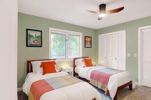 a bedroom with two beds and a ceiling fan at La Bella Vida at Bella Vista in Bella Vista