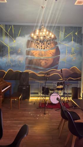 a living room with a large painting on the wall at Hotel Restaurante Aconcagua in La Ligua