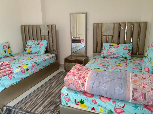 Katil atau katil-katil dalam bilik di شقة الراحة بمدينتي مصر