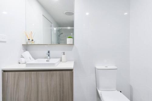 Ein Badezimmer in der Unterkunft 'Harbour Escape' A Pristine Beachside Lifestyle