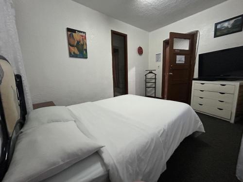 Кровать или кровати в номере Hostal casa Lombeida