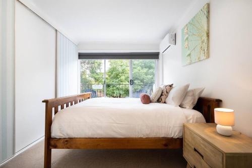 En eller flere senge i et værelse på 'Seaford Sands' Beachfront at Port Phillip Bay