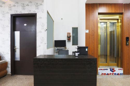 an office with a desk with a computer and a door at Super Tipsyy Inn 014 in Gurgaon