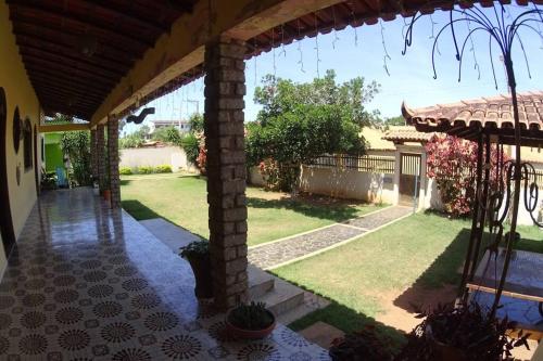 Casa grande com piscina perto da praia!