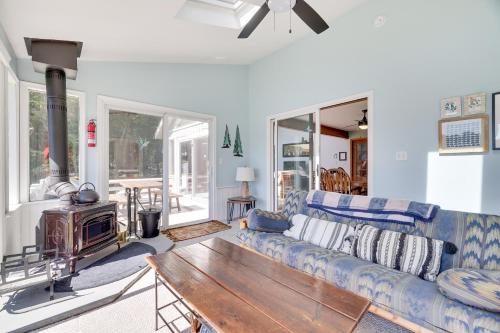 Χώρος καθιστικού στο Mt. Maplewood Lake House
