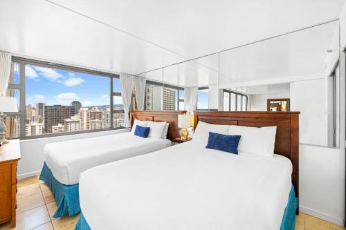 Katil atau katil-katil dalam bilik di Hawaiian Escape - Ocean View Condo with Free Parking!