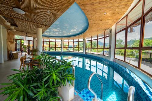 Hồ bơi trong/gần Mộc Châu Eco Garden Resort