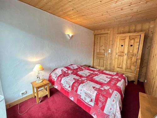 Katil atau katil-katil dalam bilik di Appartement Les Gets, 2 pièces, 4 personnes - FR-1-623-185