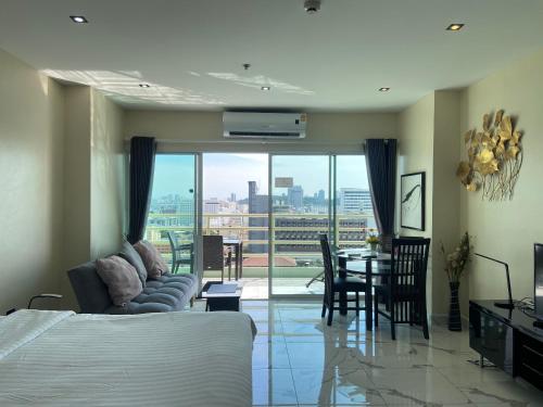 a living room with a bed and a table and chairs at View Talay6 Mark Apartments in Pattaya