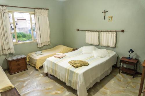 Voodi või voodid majutusasutuse Suítes casa rosada toas