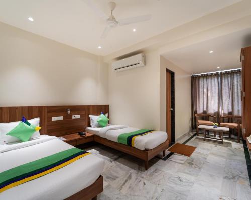 Cama o camas de una habitación en Treebo Kaveri