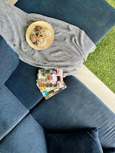 Un lugar para sentarse en Cozy Tamarind Suites