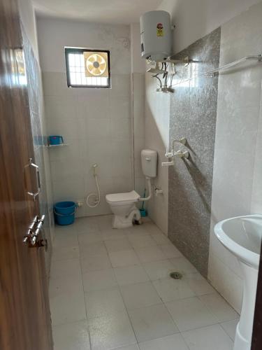 a bathroom with a toilet and a sink at Lalita Kunj - Fully furnished Appartment Vrindavan in Vrindāvan