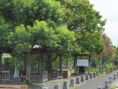 桑名市にあるmachiyado kuwanajuku edomachi25の公園の看板を持つ展望台