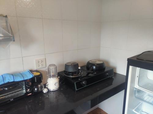 a kitchen counter with a stove and a toaster oven at Peaceful Boutique Hotel in Srithanu