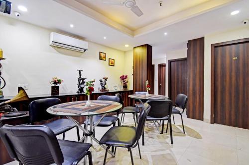 a dining room with two tables and chairs at Super Collection O Motisarai Near Birla Mandir in Kolkata