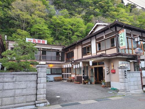 un edificio con en Ichimaru Ryokan - Vacation STAY 77709v, en Tenkawa