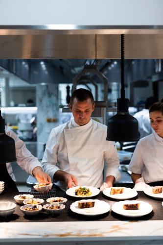 Clientes alojados en Hôtel et Restaurant La Bastide Bourrelly - Mathias Dandine
