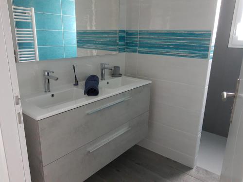 Kúpeľňa v ubytovaní Maison récente 4* proche plage avec SPA privatif