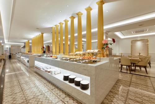 Jídlo v hotelu nebo okolí