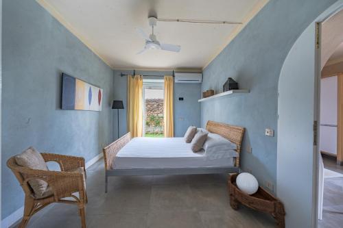 a bedroom with a bed and a window at Le Versegge Resort in Braccagni