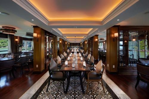 Restoranas ar kita vieta pavalgyti apgyvendinimo įstaigoje Paradise Grand Cruise - Lan Ha Bay
