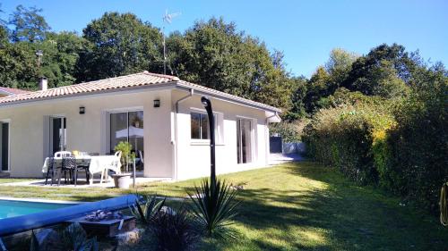 Photo de la galerie de l'établissement Maison Solyselva Piscine- Proche océan- Climatisée, à Saubion