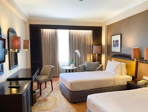 Postel nebo postele na pokoji v ubytování Grand Diamond Hotel Yogyakarta